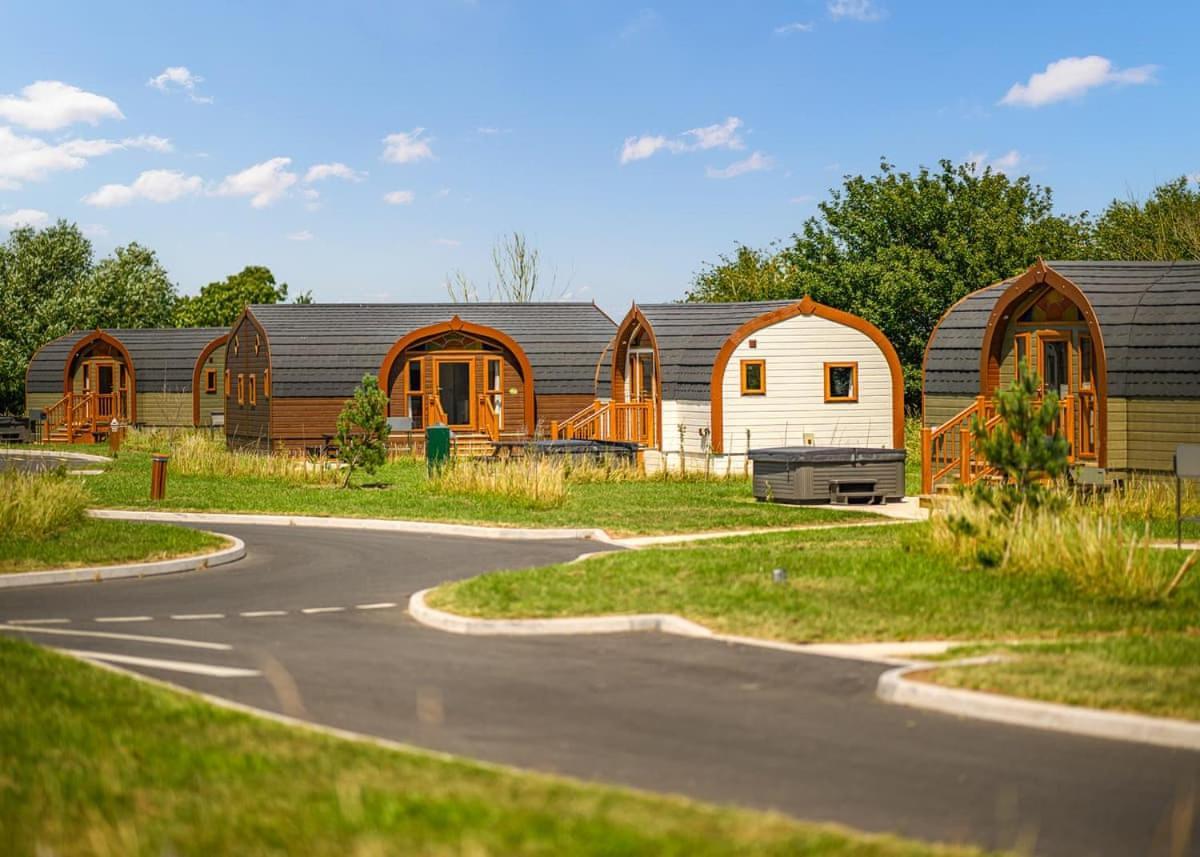 Wild Acre Village At Sundown Adventureland Retford Luaran gambar